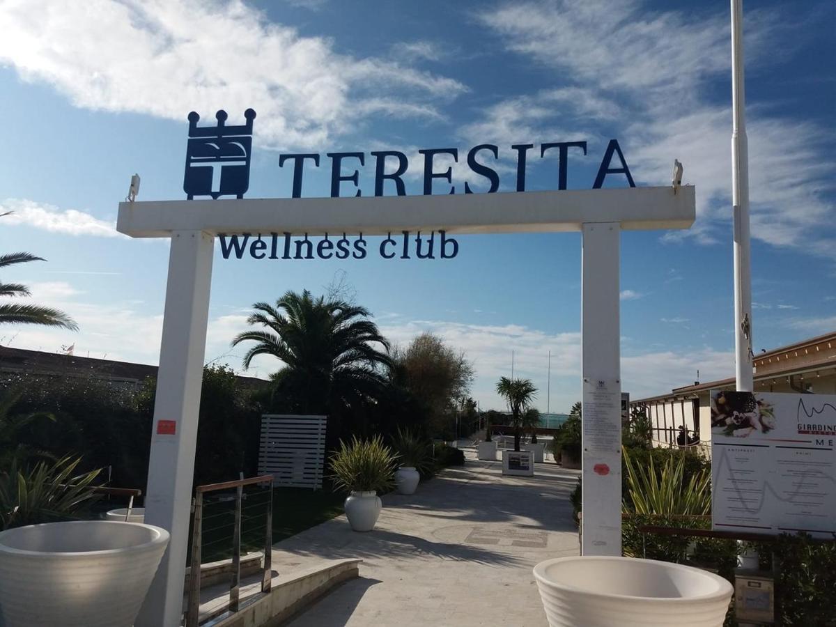 Teresita Wellness Club Apartment Viareggio Luaran gambar