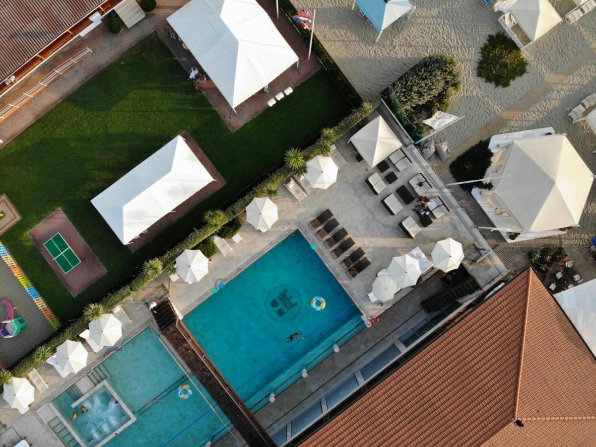 Teresita Wellness Club Apartment Viareggio Luaran gambar