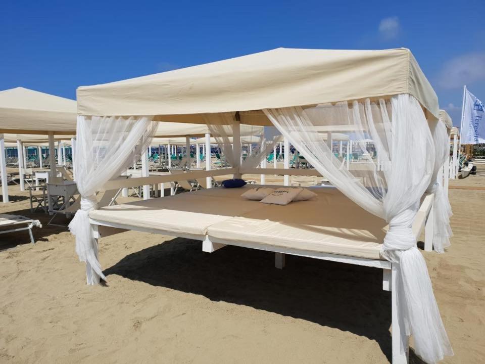 Teresita Wellness Club Apartment Viareggio Luaran gambar